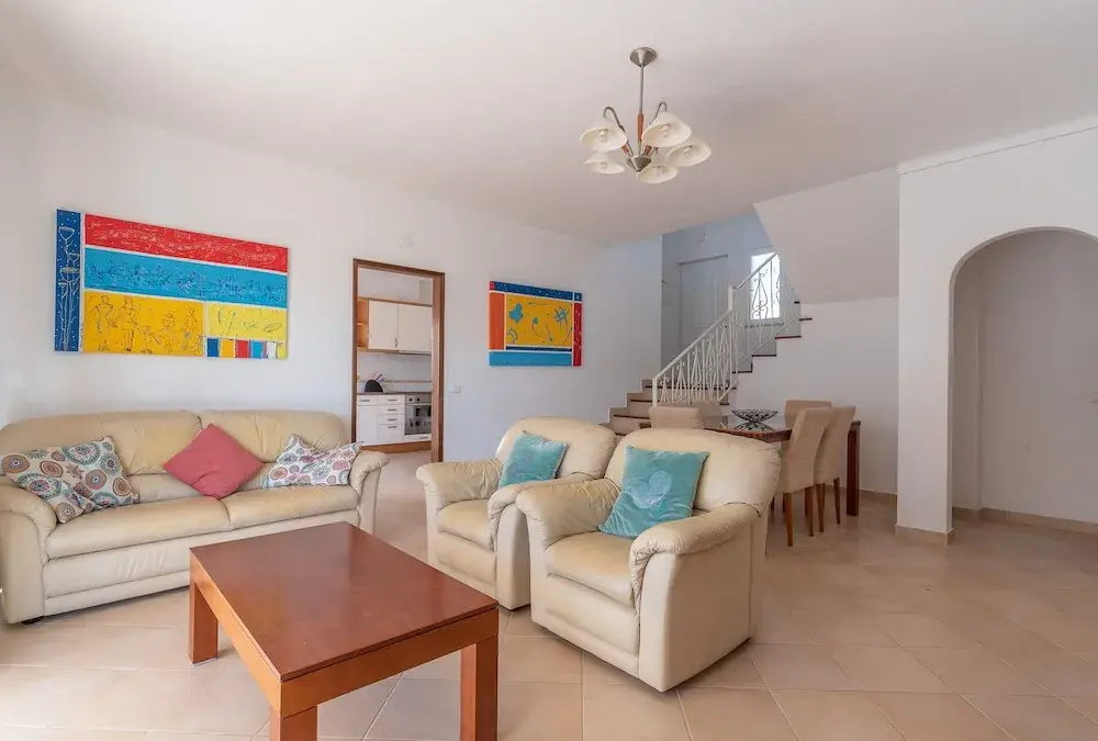 4 Bedrooms Villa