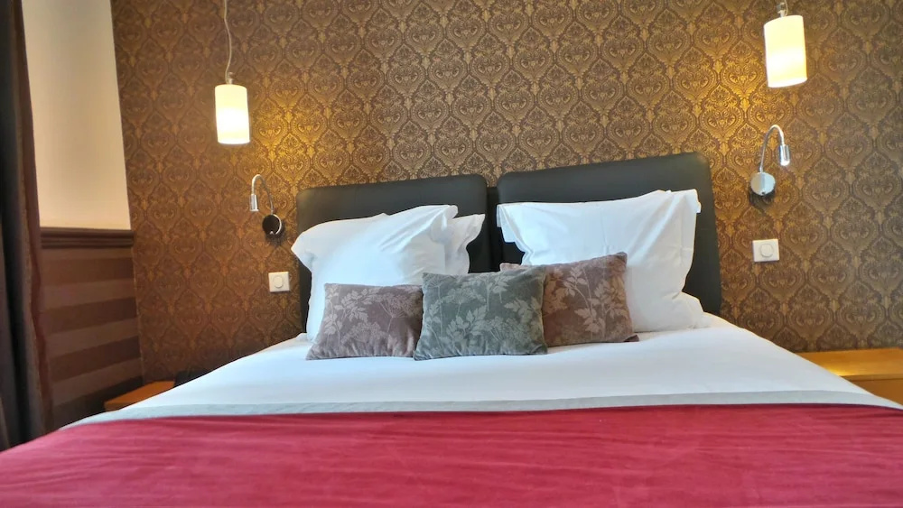 Superior Double room with park view (full double bed)