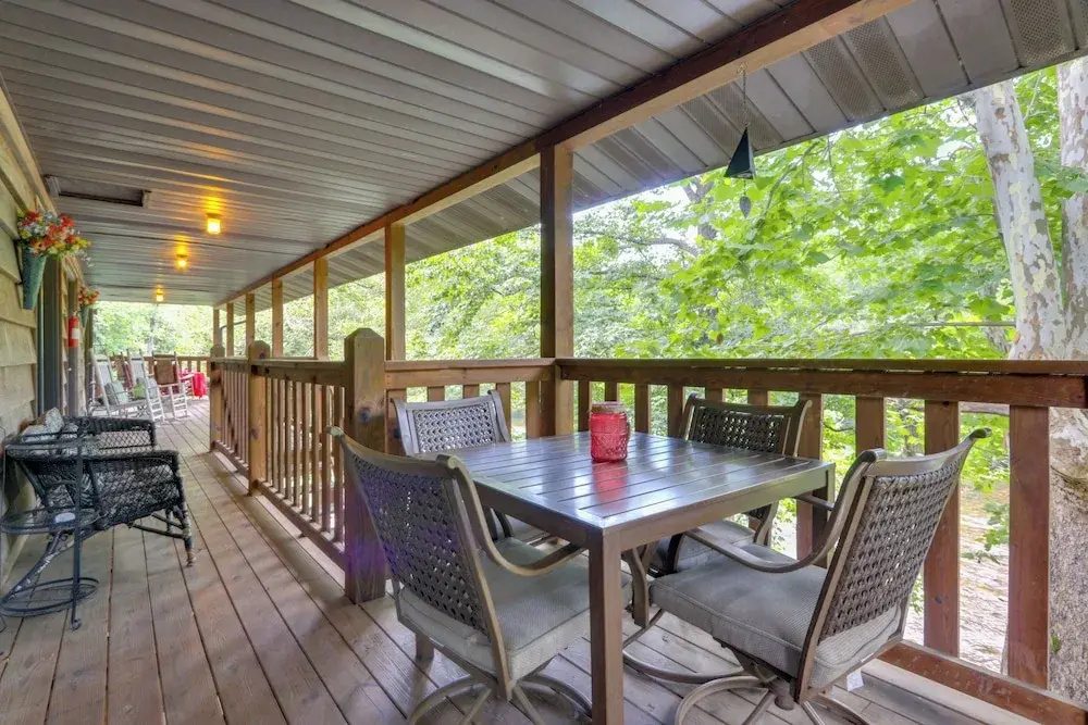 Fire Pit & Deck! Cozy Smoky Mtn Retreat on River