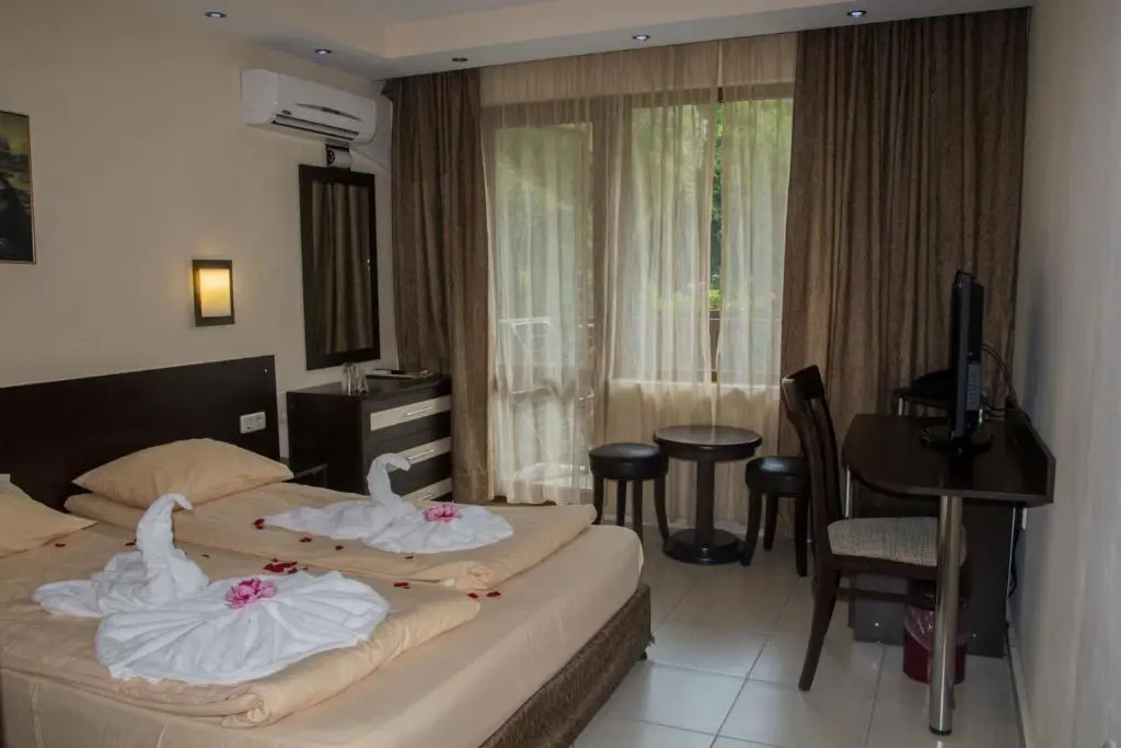 Standard Triple room