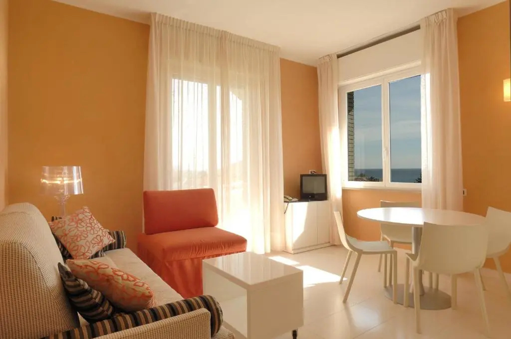 1 Bedroom Apartment with pool view