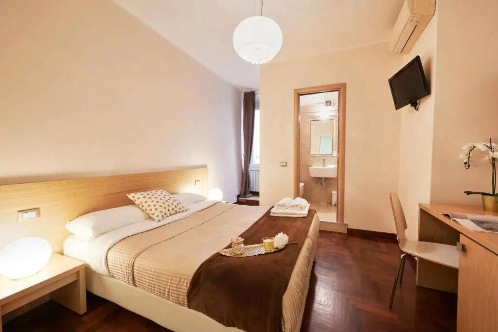 Double room (full double bed)
