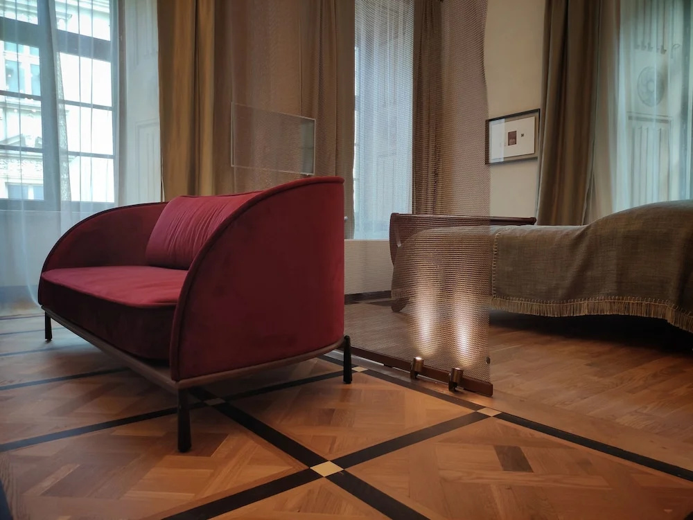 Luxury Single Apartment