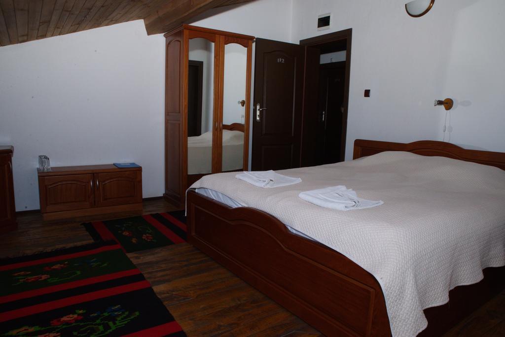 gallery_image_hidden_4