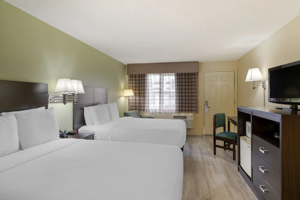 Deluxe Quadruple room with balcony