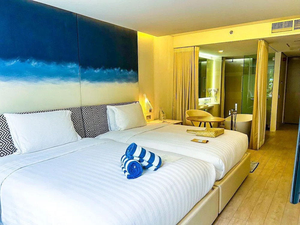 Standard room with pool view