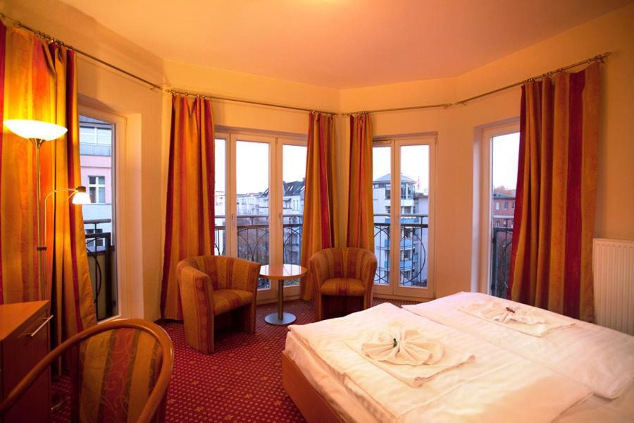 Двухместный номер Standard с балконом двуспальная кровать в Hotel Orion Berlin