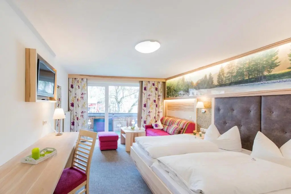Deluxe Double room with balcony (full double bed)