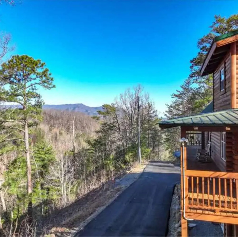 Spectacular Secluded Fire Pit Arcade Jacuzzi