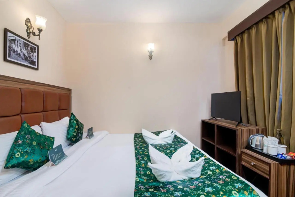 Muscatel Roma - 400 MTS from Mall Road