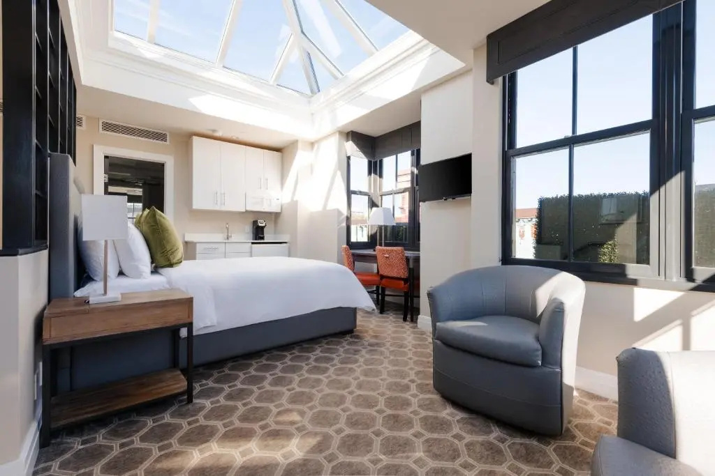 Standard Double room with balcony (full double bed)