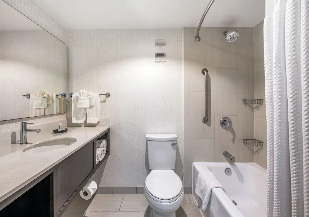 1 Bedroom Suite with pool view