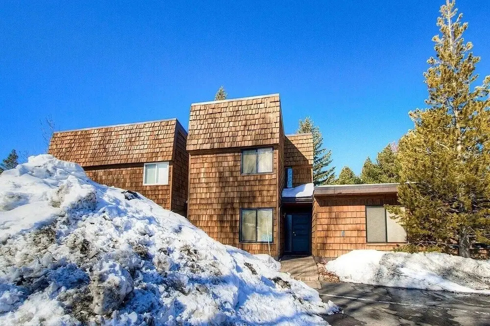 Hawks View 3 Bedroom Home by RedAwning