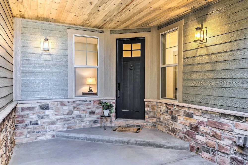 3 Mi to Granby Ranch: Townhome w/ Balcony & Views