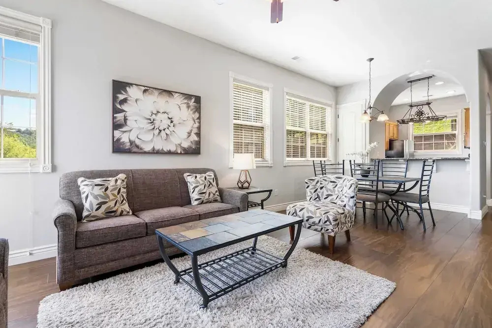 Blue Bird by Lake Escape - Near Silver Dollar City