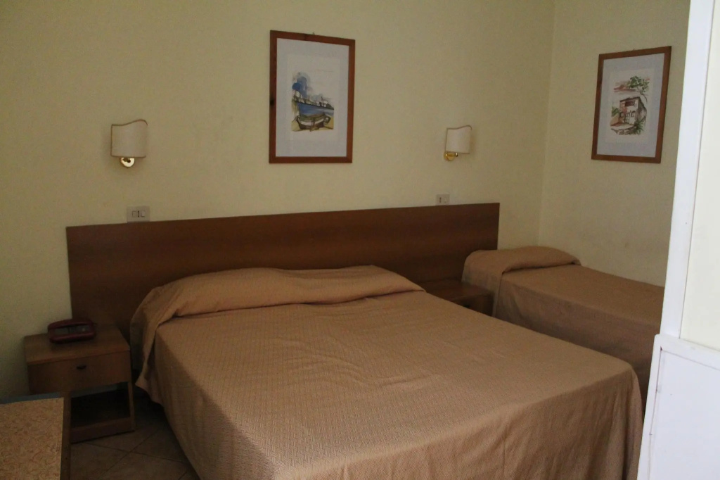 Standard Triple room