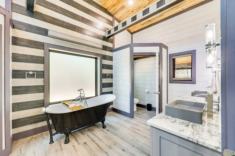 Near New Casino: Broken Bow Cabin w/ Hot Tub