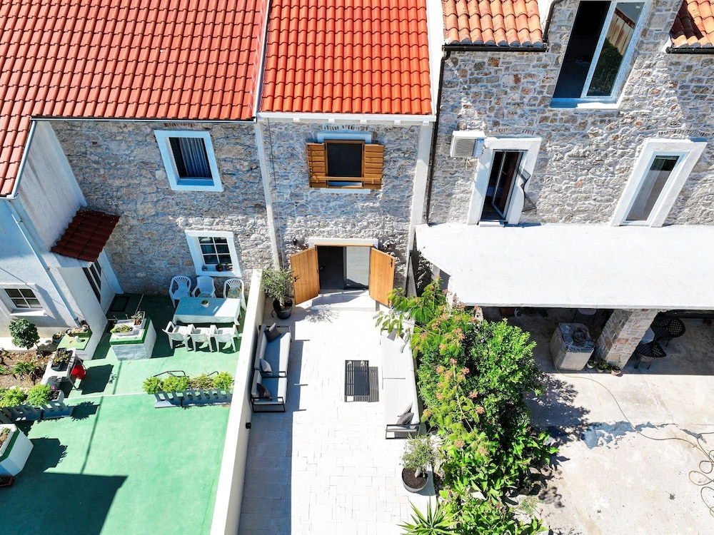 Apartments Beachfront Pebble