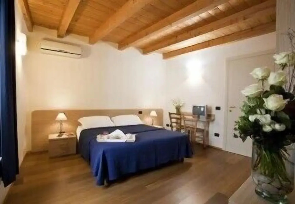 Standard Double room with balcony (full double bed)