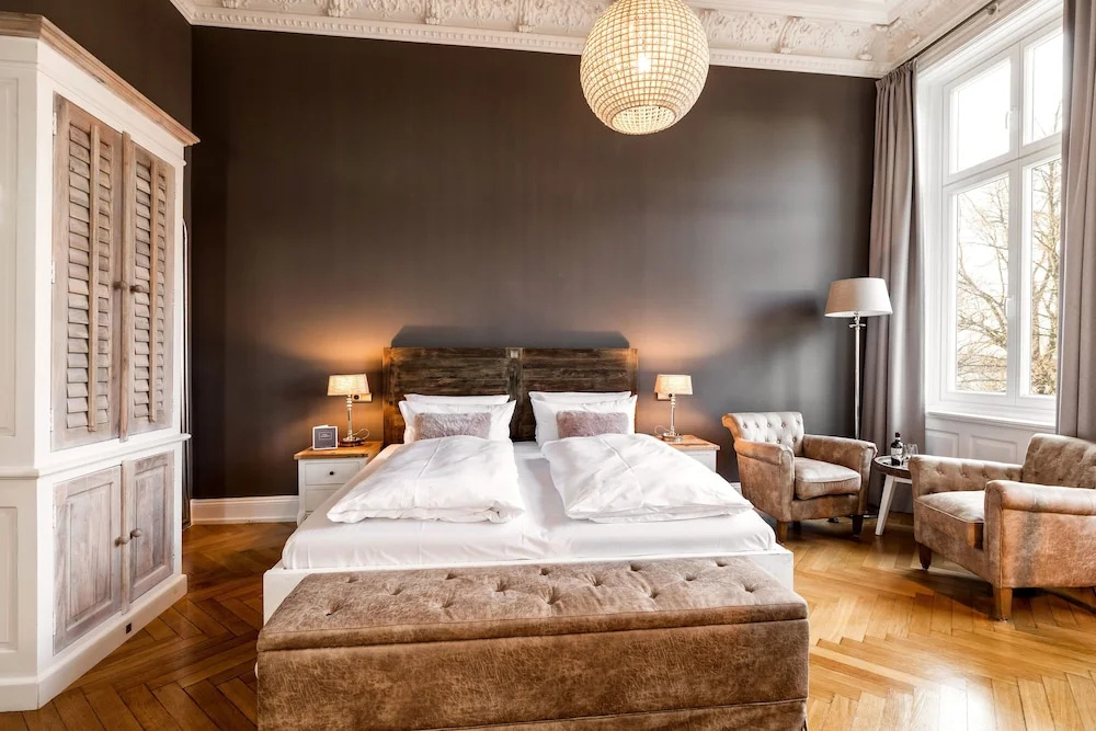 Deluxe Double room (full double bed)