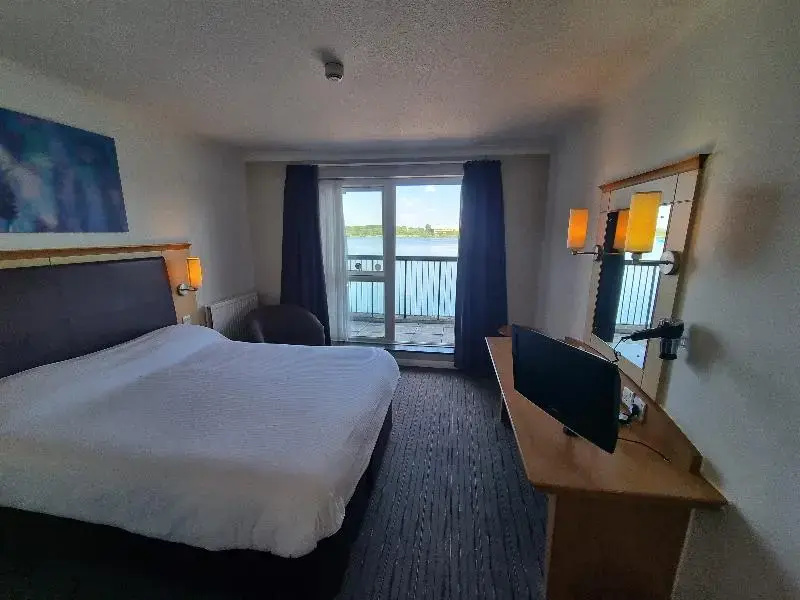 Standard Double room with balcony and with lake view (full double bed)