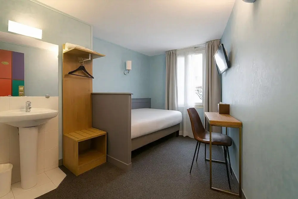 Economy room