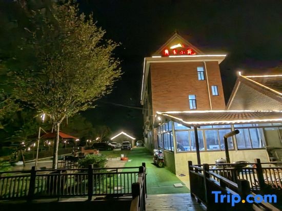 Huangjiaxiaoyuan B & B