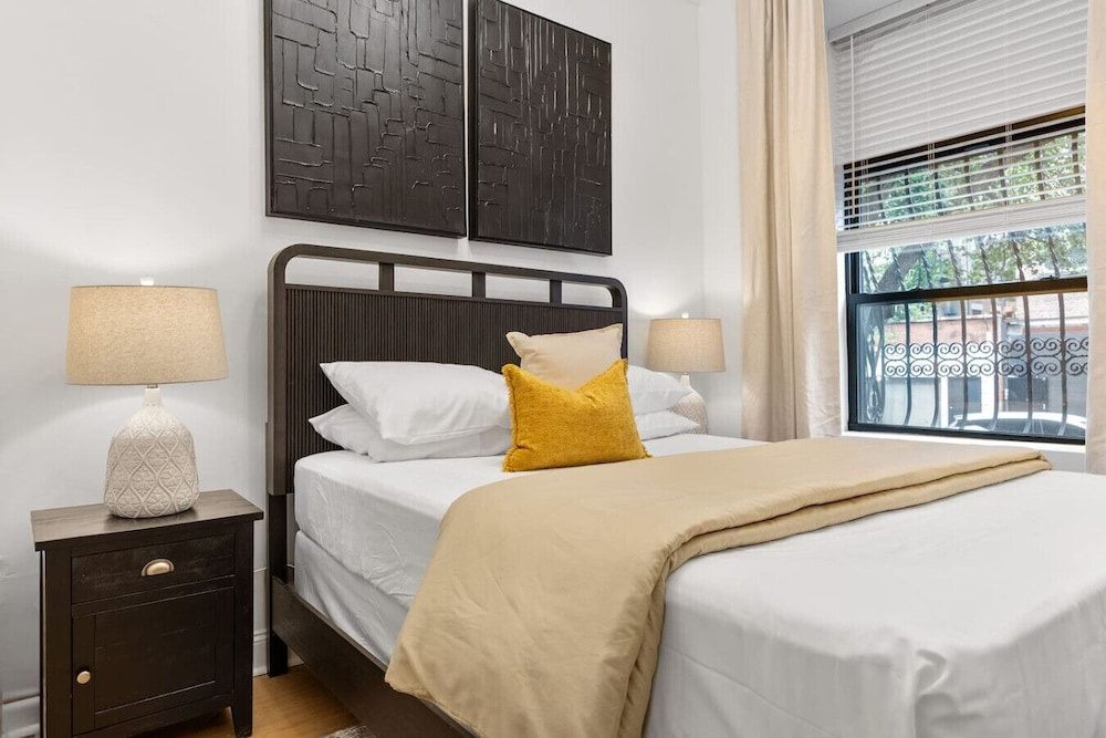 2BR 2BA in Historic Brownstone Near Subway