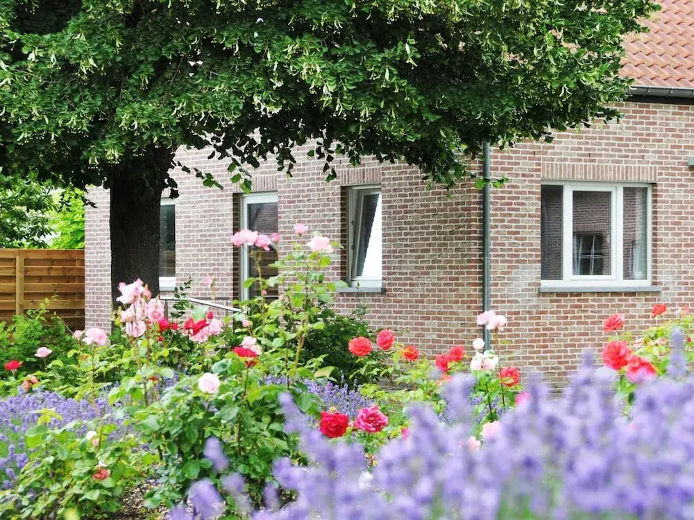 Charming Holiday Home in Bassenge With Garage - фото 9