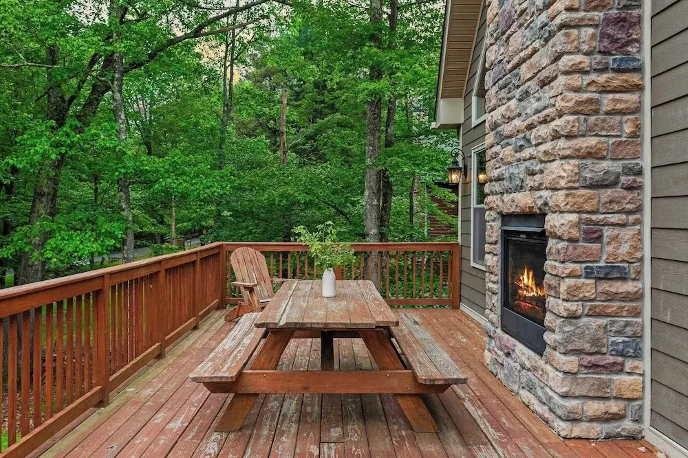 Bear Paw Lodge by Avantstay Hot Tub, Deck, & Fire Pit