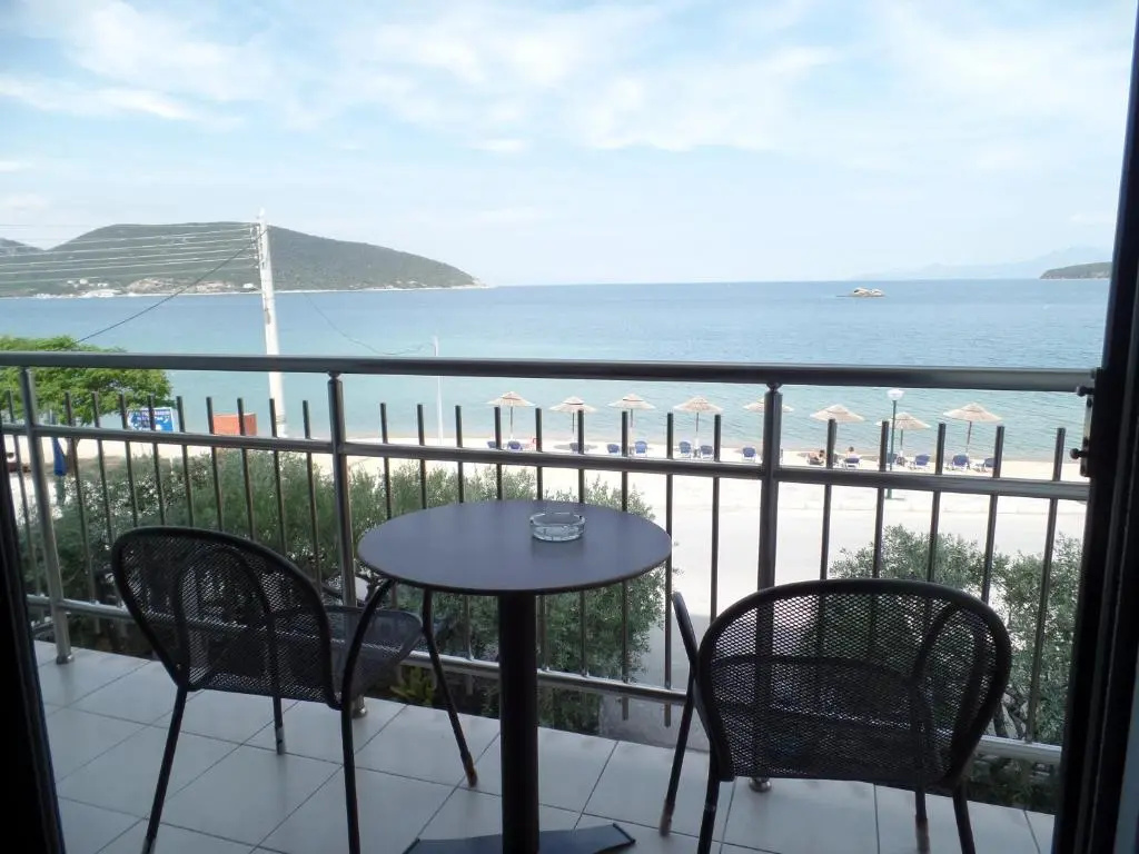 Standard Triple room with sea view