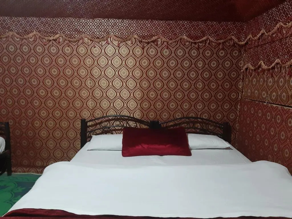Deluxe Double room (full double bed)
