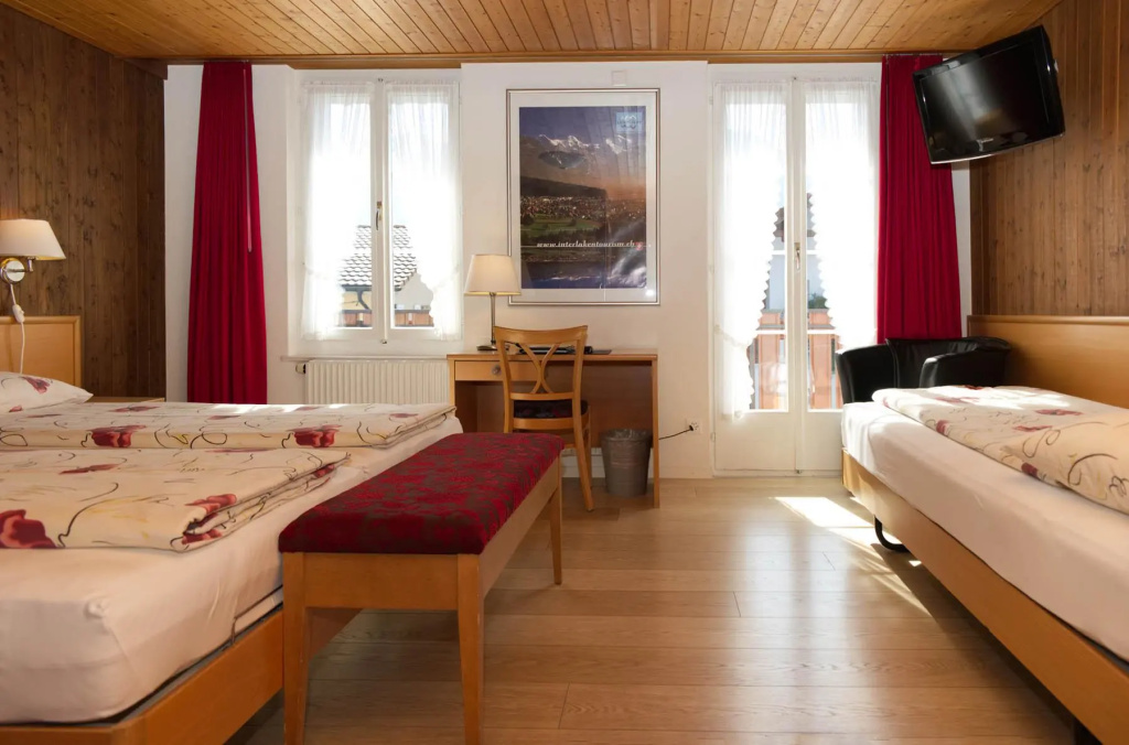 Standard Triple room with balcony
