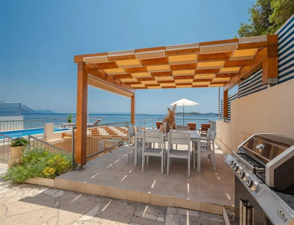 Beachvilla in Orebic With Jacuzzi