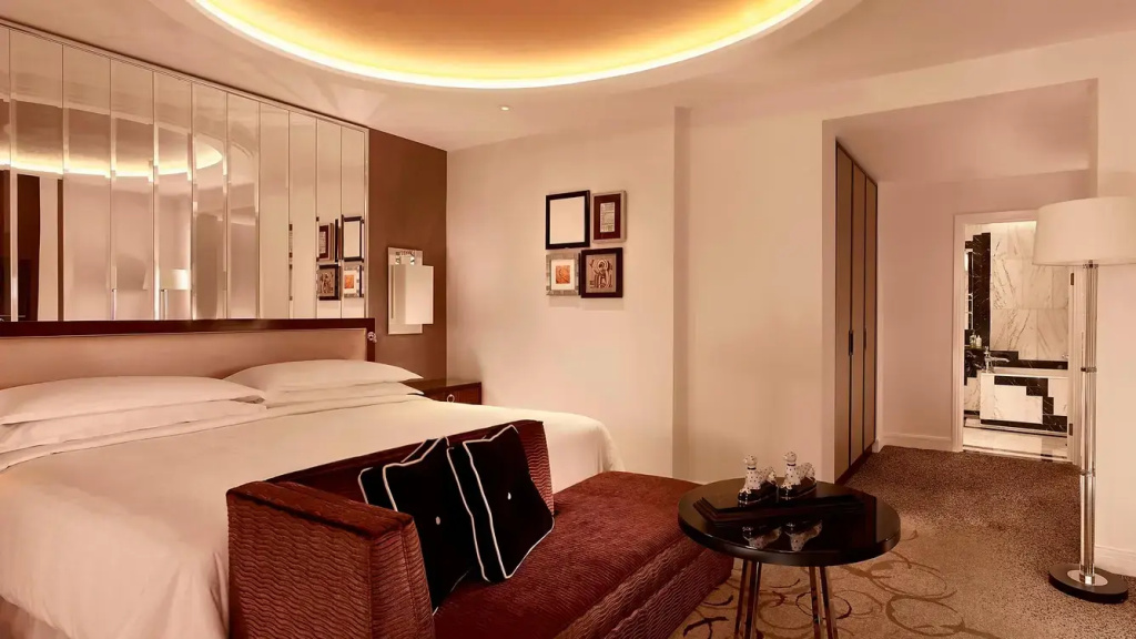 Grand Suite with park view