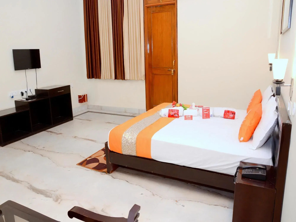 OYO 2028 Hotel Coral's Inn