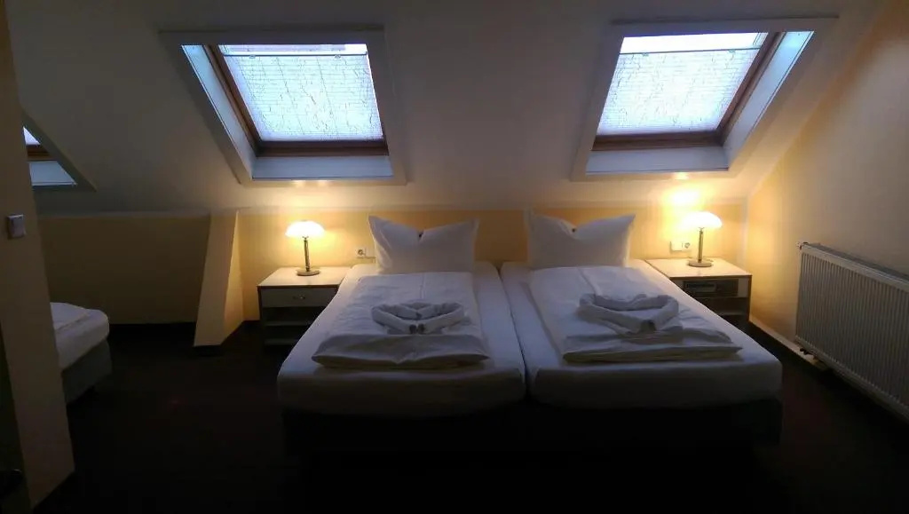 Standard Triple room