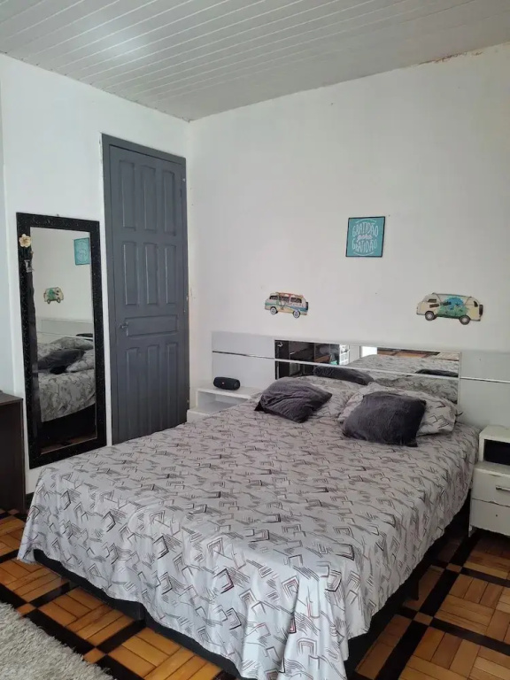 Economy room