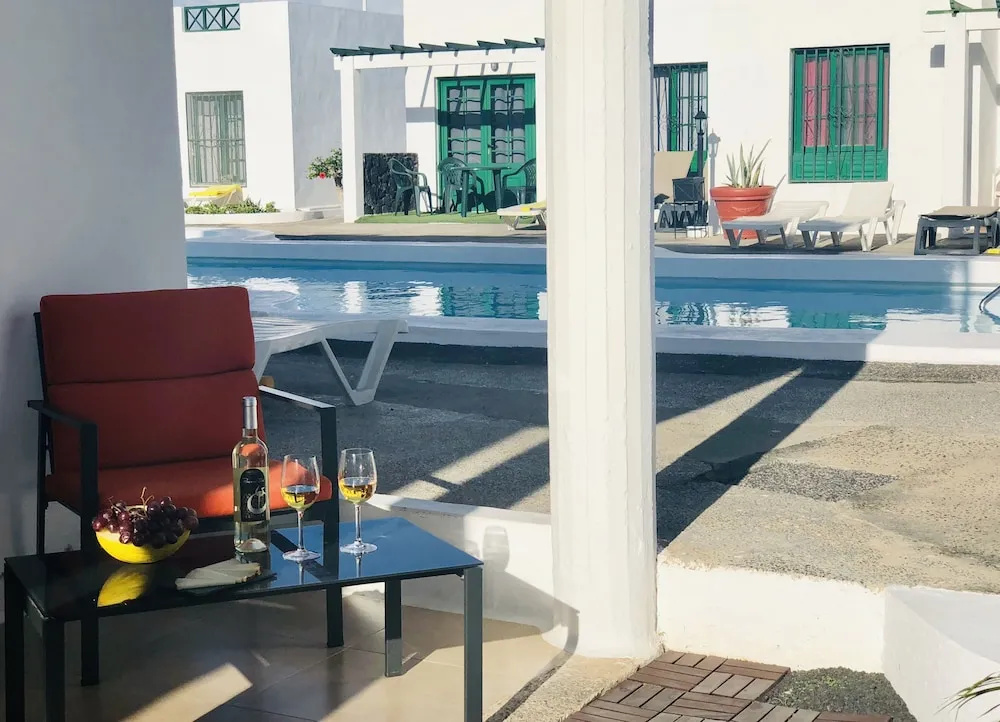 Pool & Relax close to the Beach