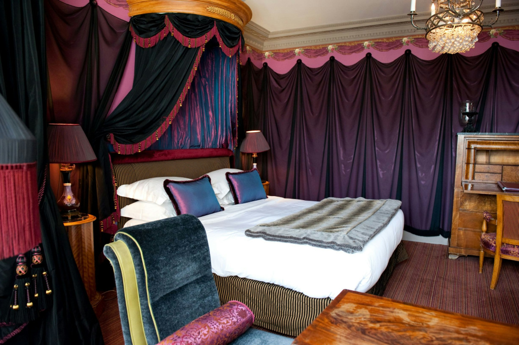 L'Hotel 24