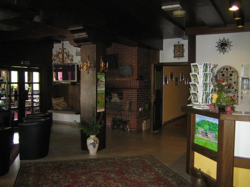 Lobby & Reception