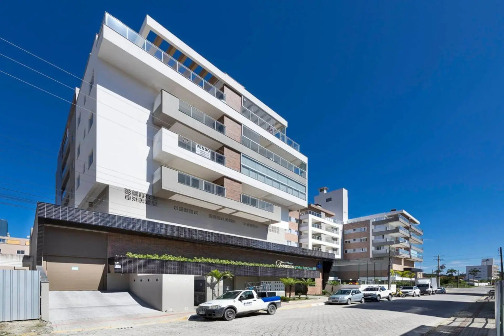 Terrazzo 402B - Apartamento 02 suítes - Acomoda até 06 pessoas - À poucos metros da praia de Bombas