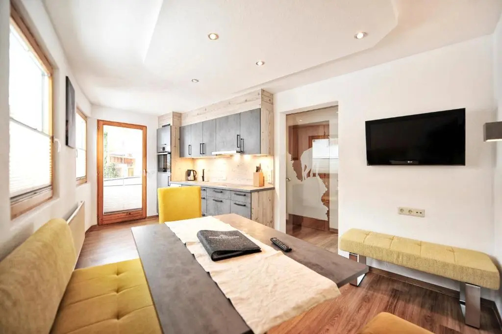 3 Bedrooms Apartment