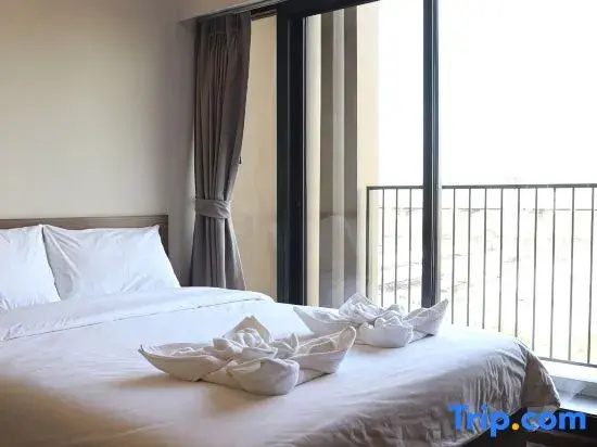 Deluxe Double room with pool view (full double bed)