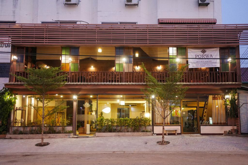 Porwa House