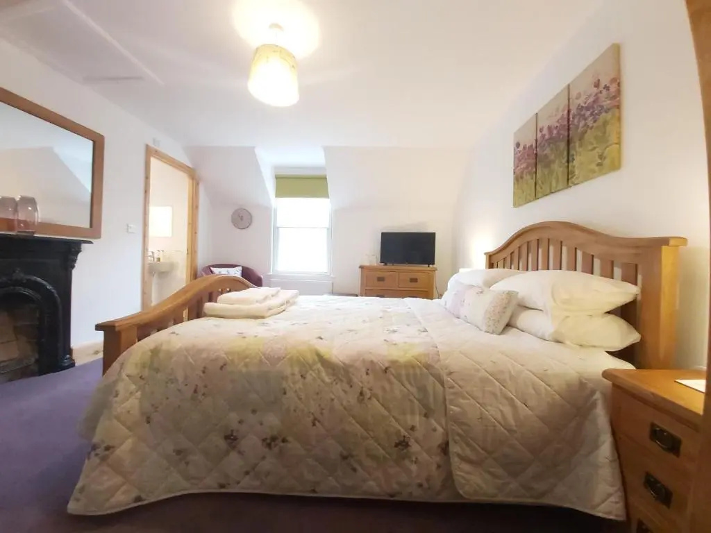 Standard room with mountain view