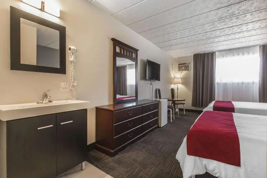 Economy Quadruple Basement room
