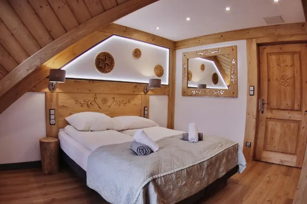 Deluxe Double room with balcony (full double bed)