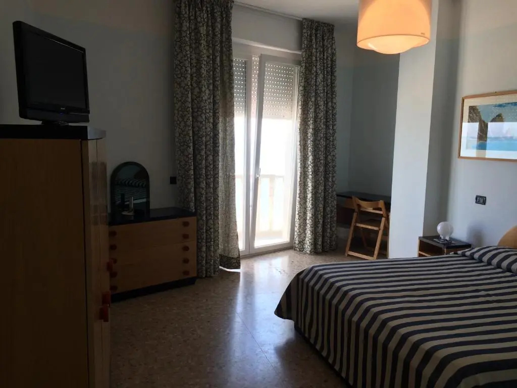 Standard Double room with sea view (full double bed)