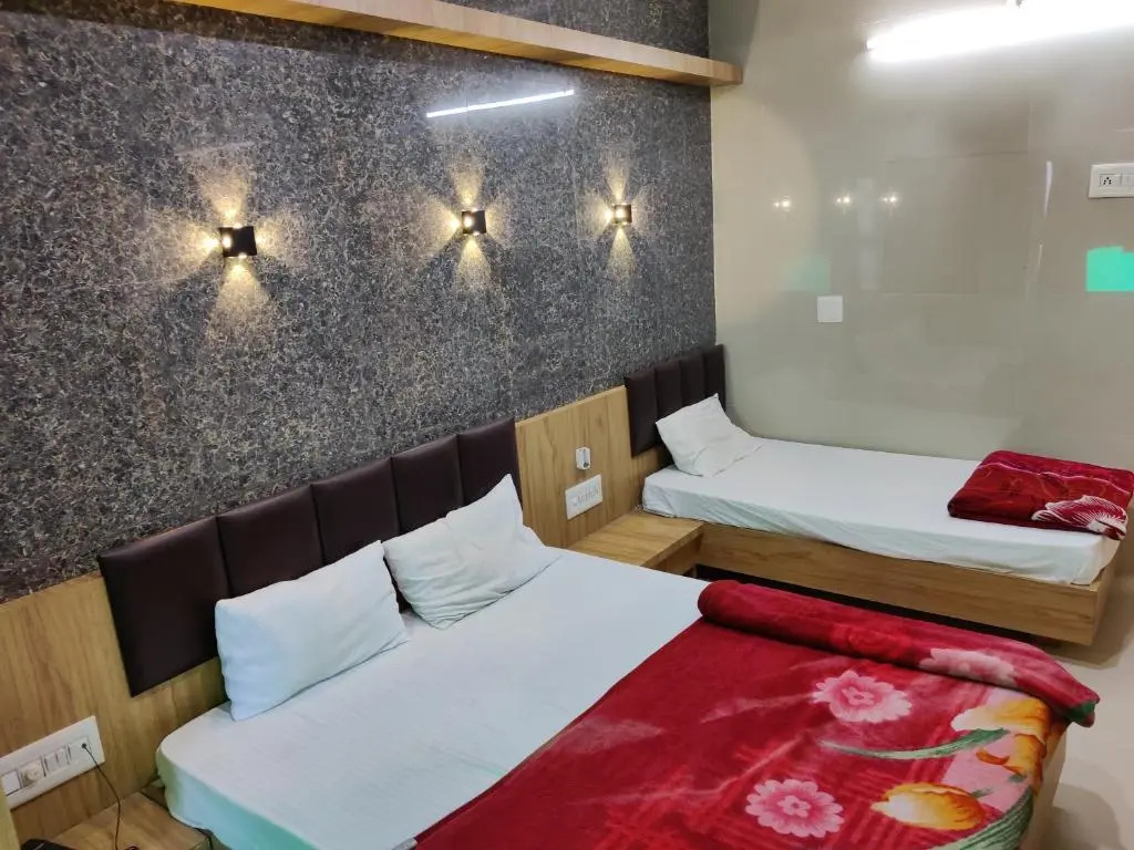 Standard Triple room